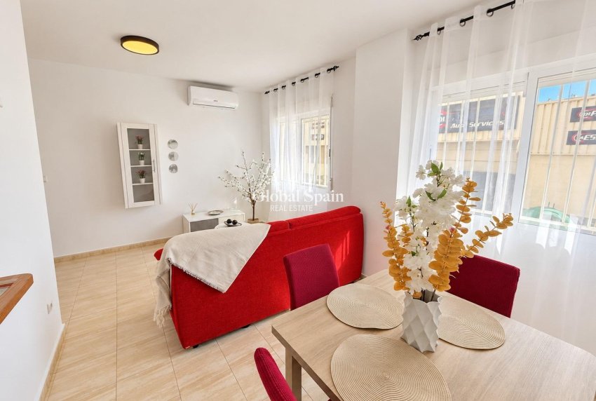 Revente - APPARTEMENT -
TORREVIEJA - Centro