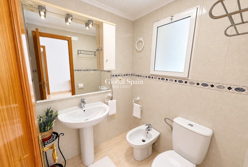 Revente - APPARTEMENT -
TORREVIEJA - Centro