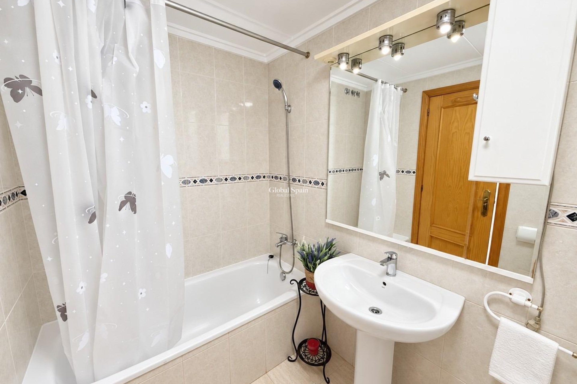 Revente - APPARTEMENT -
TORREVIEJA - Centro