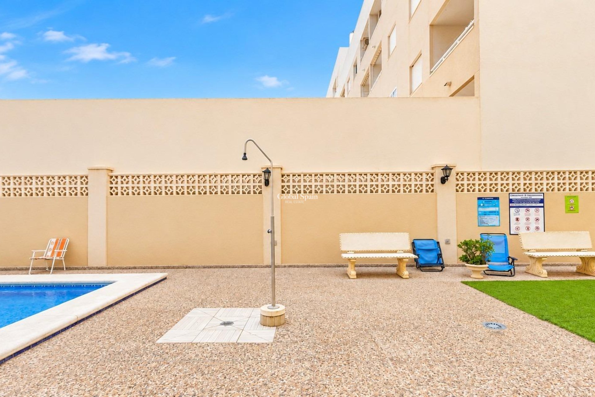 Revente - APPARTEMENT -
TORREVIEJA - Centro