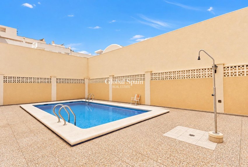 Revente - APPARTEMENT -
TORREVIEJA - Centro