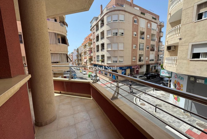 Revente - Appartement -
TORREVIEJA - Centro