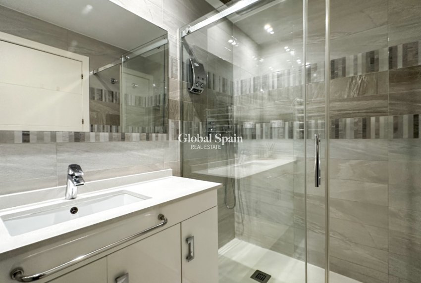 Revente - APPARTEMENT -
TORREVIEJA - Costa Blanca