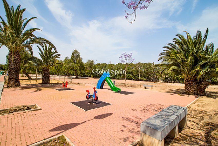 Revente - APPARTEMENT -
TORREVIEJA - Costa Blanca