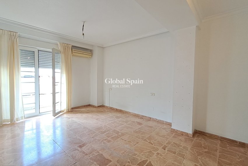 Revente - APPARTEMENT -
TORREVIEJA - Costa Blanca