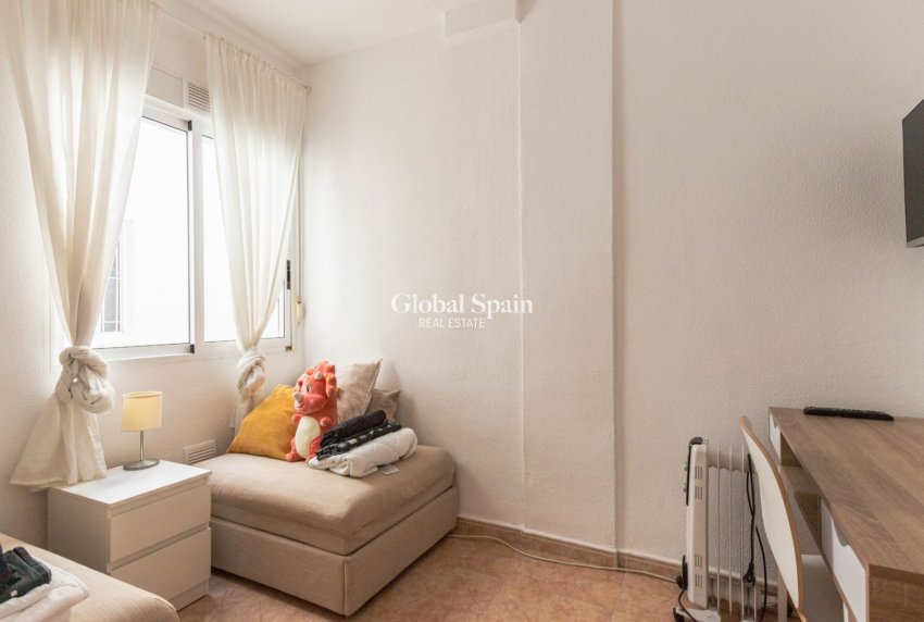 Revente - APPARTEMENT -
TORREVIEJA - Costa Blanca