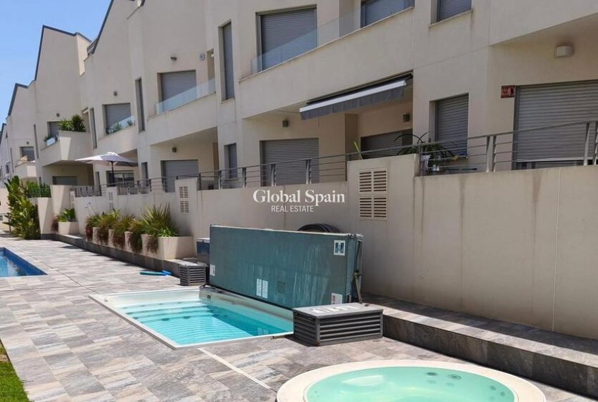 Revente - APPARTEMENT -
TORREVIEJA - Costa Blanca