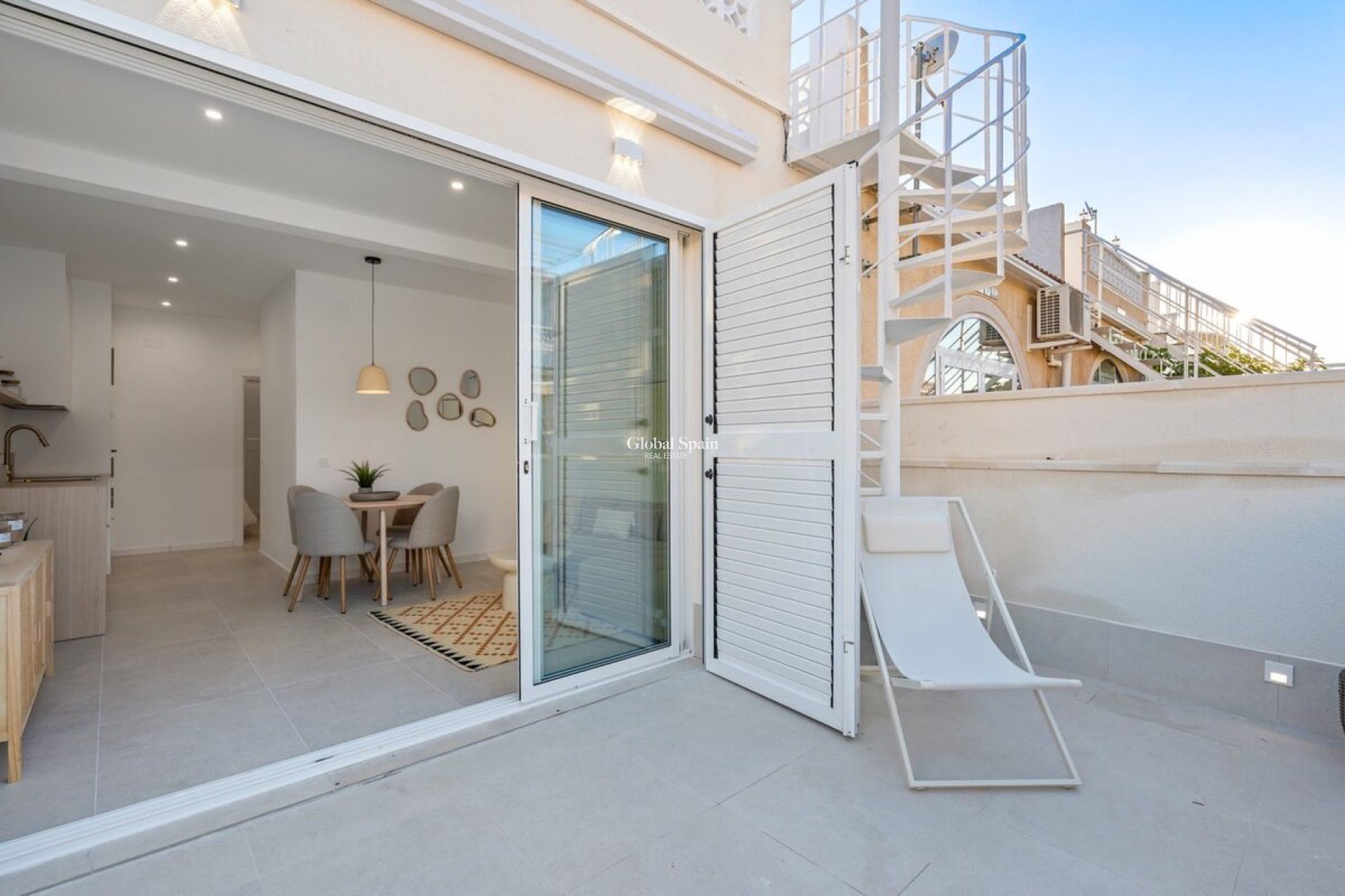 Revente - APPARTEMENT -
TORREVIEJA - Costa Blanca