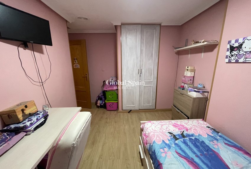 Revente - APPARTEMENT -
TORREVIEJA - Costa Blanca