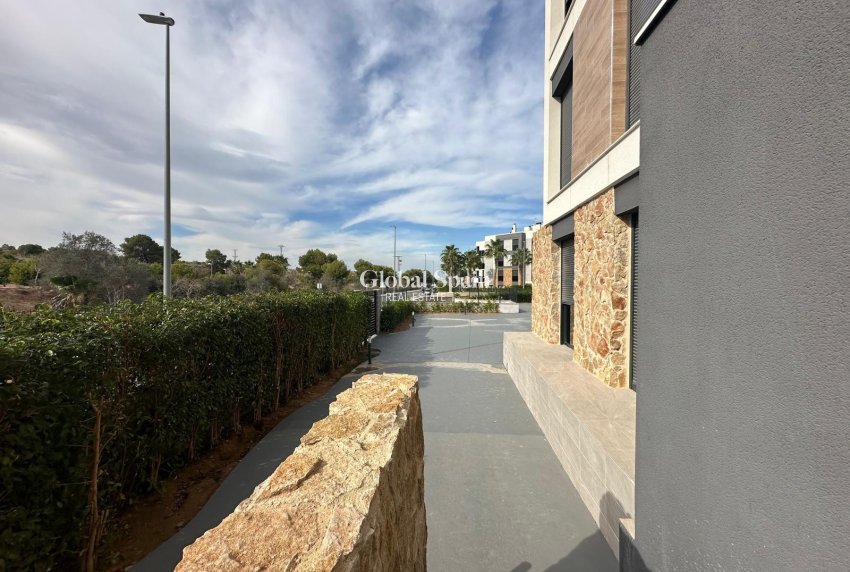 Revente - APPARTEMENT -
TORREVIEJA - Costa Blanca