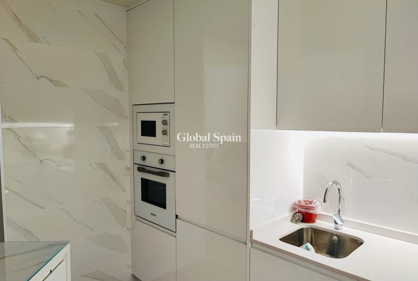 Revente - APPARTEMENT -
TORREVIEJA - Costa Blanca