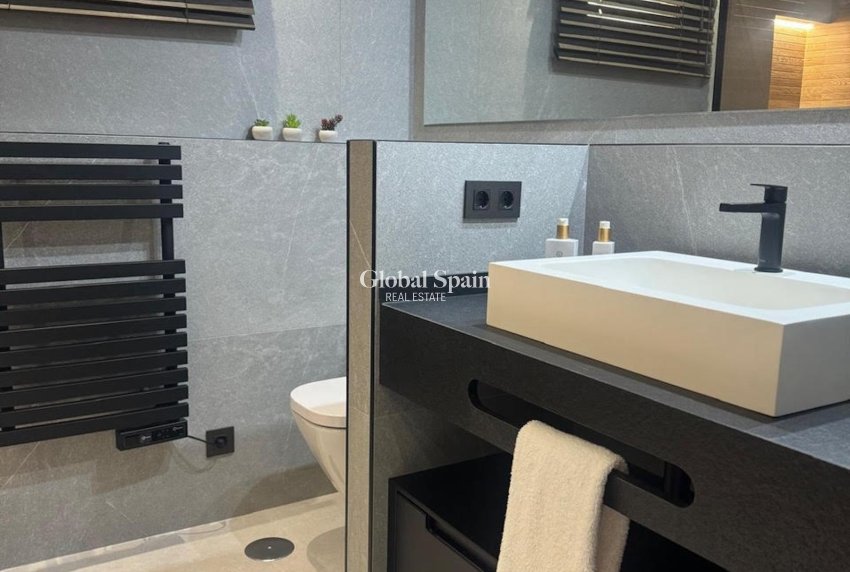 Revente - APPARTEMENT -
TORREVIEJA - Costa Blanca