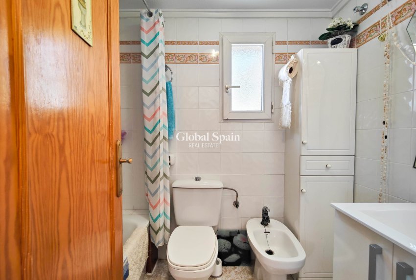 Revente - APPARTEMENT -
TORREVIEJA - Costa Blanca