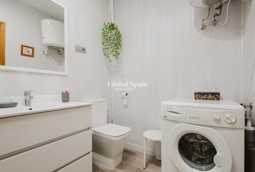 Revente - APPARTEMENT -
TORREVIEJA - Costa Blanca