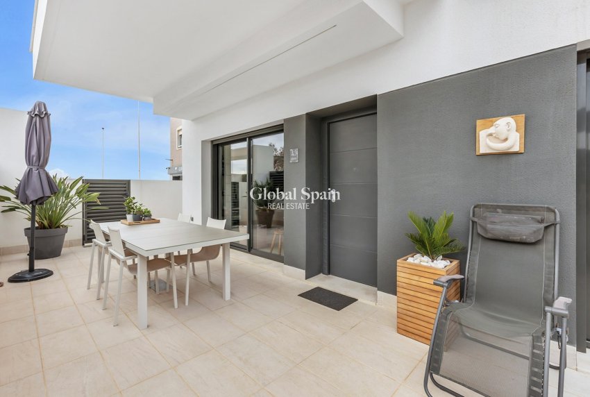 Revente - APPARTEMENT -
TORREVIEJA - Costa Blanca