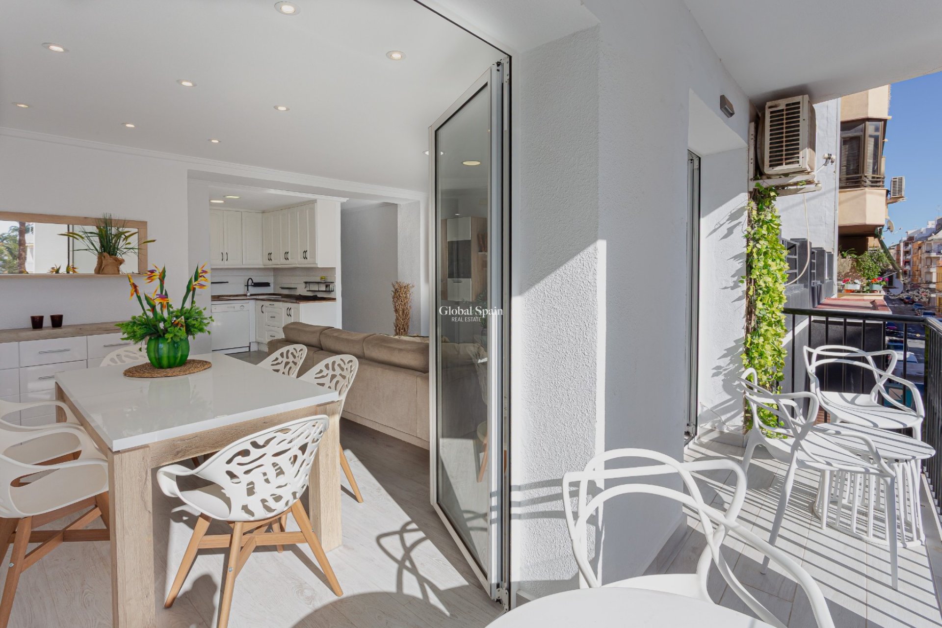 Revente - APPARTEMENT -
TORREVIEJA - Costa Blanca