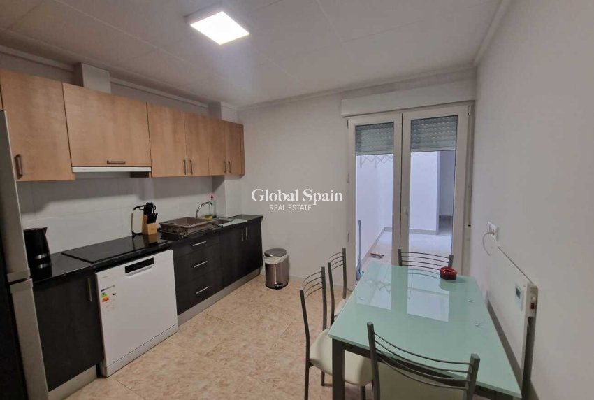 Revente - APPARTEMENT -
TORREVIEJA - Costa Blanca