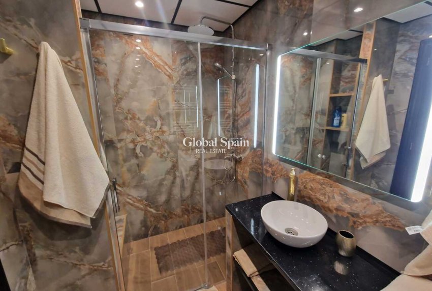 Revente - APPARTEMENT -
TORREVIEJA - Costa Blanca