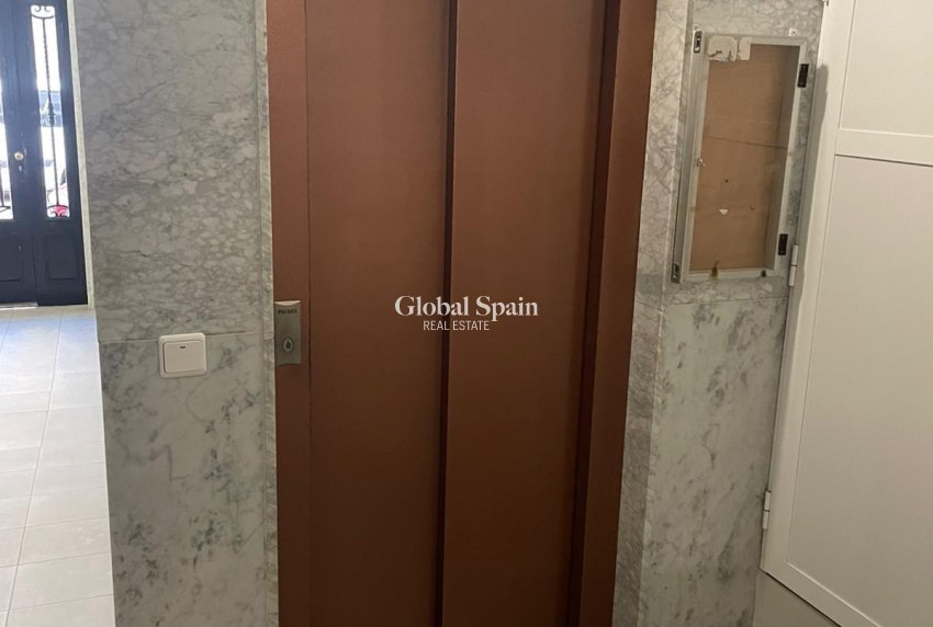 Revente - APPARTEMENT -
TORREVIEJA - Costa Blanca