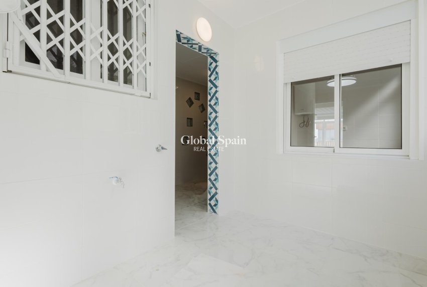 Revente - APPARTEMENT -
TORREVIEJA - Costa Blanca