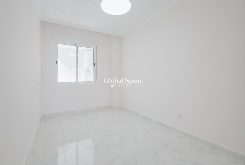 Revente - APPARTEMENT -
TORREVIEJA - Costa Blanca
