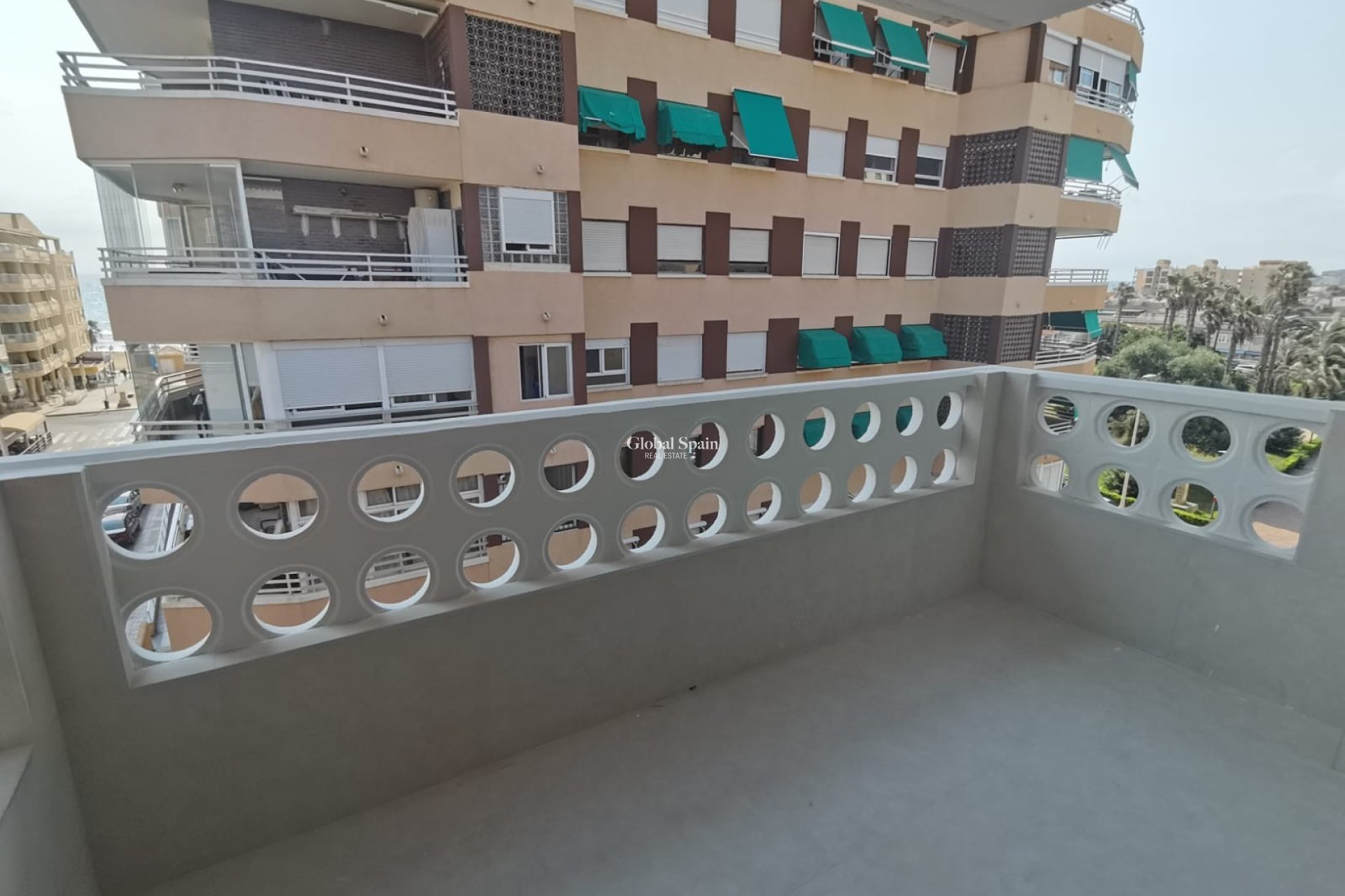 Revente - APPARTEMENT -
TORREVIEJA - Costa Blanca