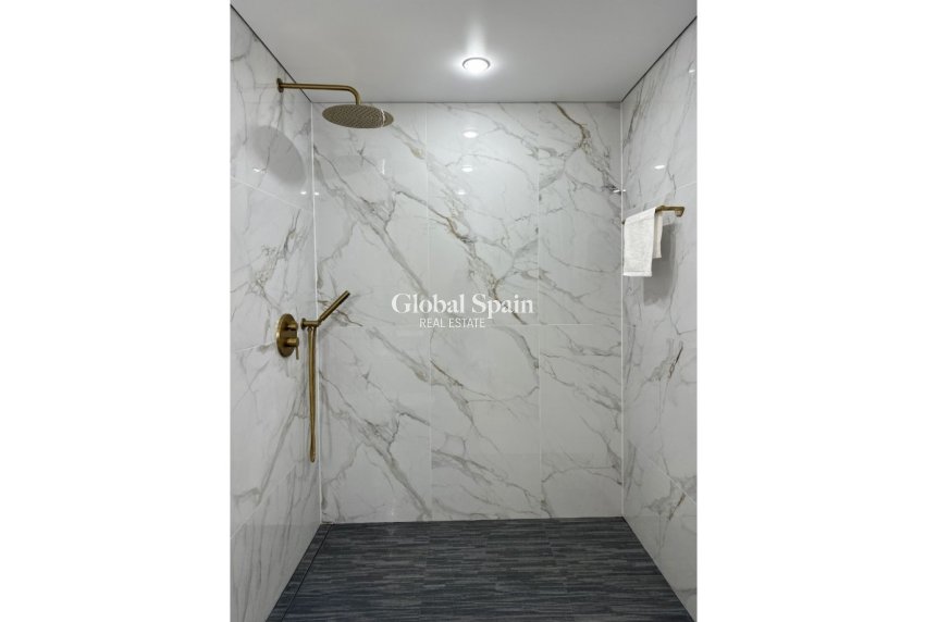 Revente - APPARTEMENT -
TORREVIEJA - Costa Blanca