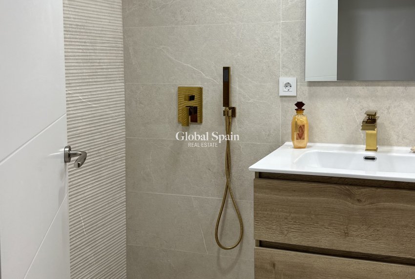 Revente - APPARTEMENT -
TORREVIEJA - Costa Blanca