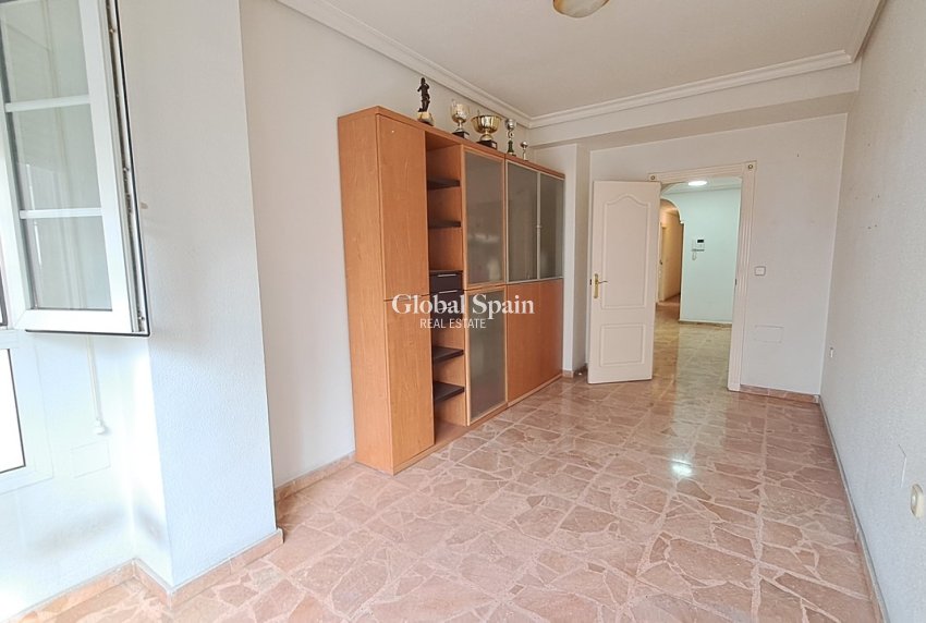 Revente - APPARTEMENT -
TORREVIEJA - Costa Blanca