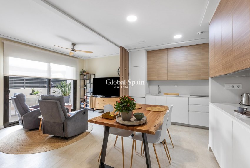 Revente - APPARTEMENT -
TORREVIEJA - Costa Blanca