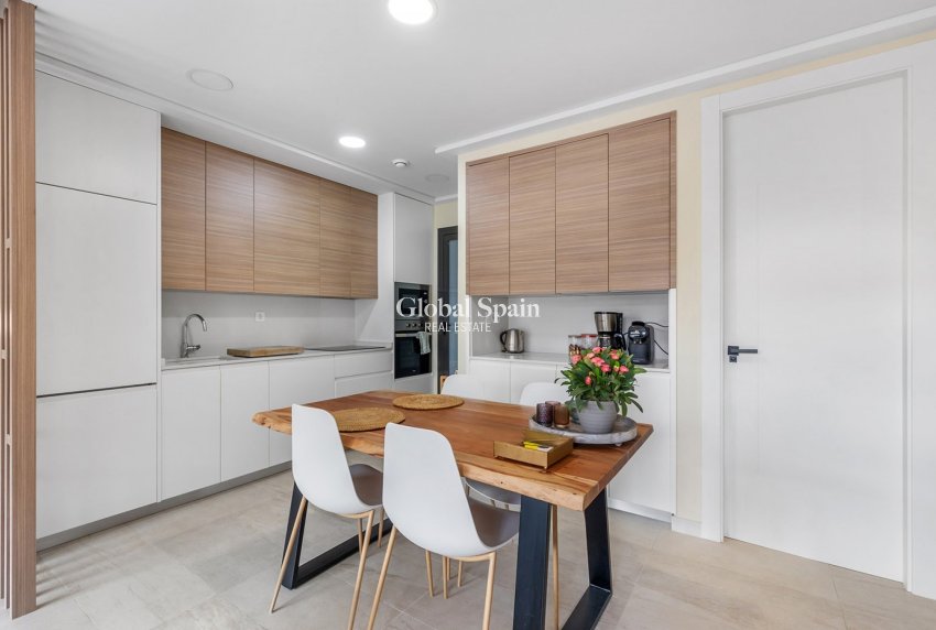 Revente - APPARTEMENT -
TORREVIEJA - Costa Blanca