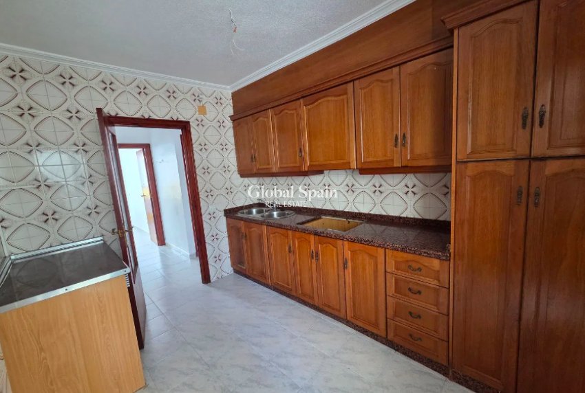 Revente - APPARTEMENT -
TORREVIEJA - Costa Blanca