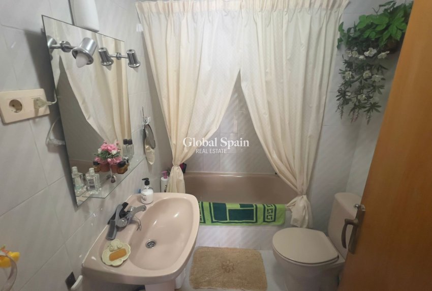 Revente - APPARTEMENT -
TORREVIEJA - Costa Blanca