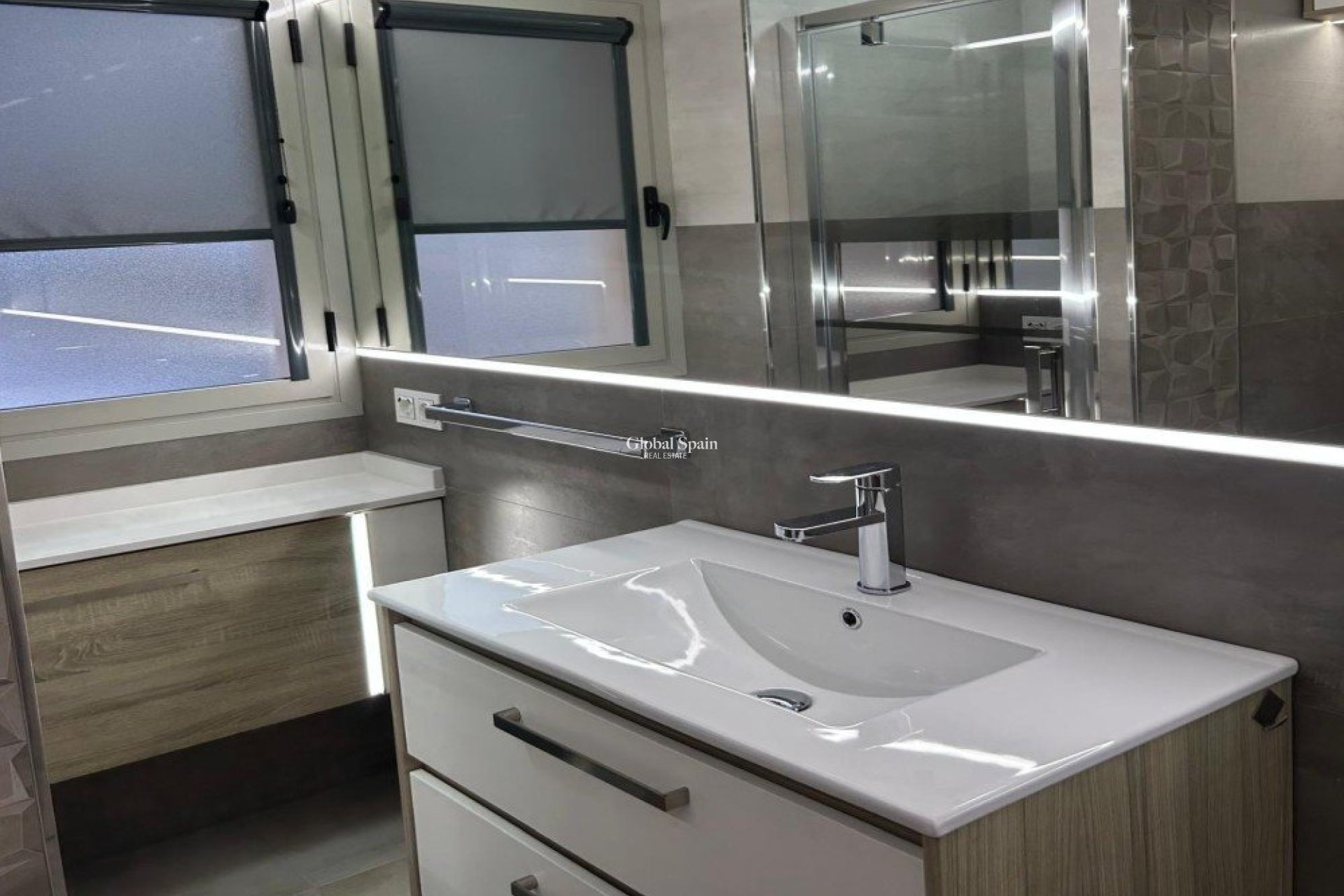 Revente - APPARTEMENT -
TORREVIEJA - Costa Blanca
