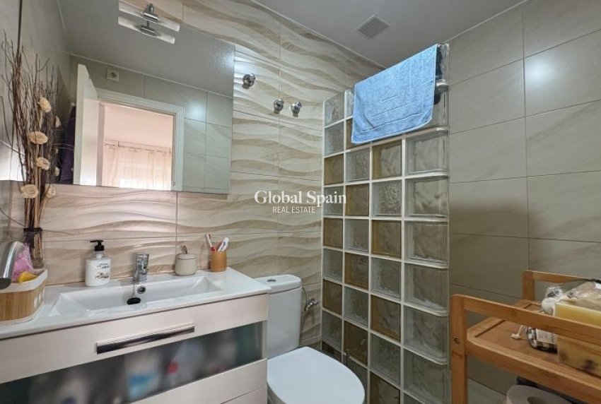 Revente - APPARTEMENT -
TORREVIEJA - Costa Blanca