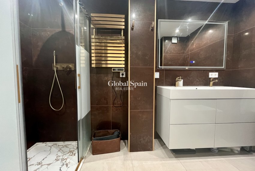 Revente - APPARTEMENT -
TORREVIEJA - Costa Blanca