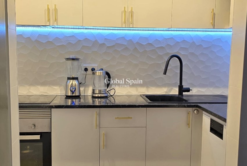 Revente - APPARTEMENT -
TORREVIEJA - Costa Blanca