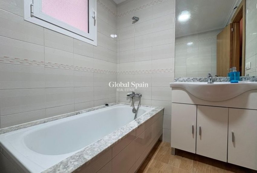 Revente - APPARTEMENT -
TORREVIEJA - Costa Blanca