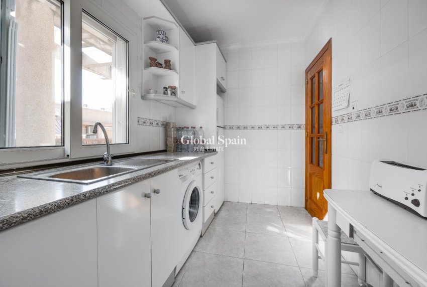 Revente - APPARTEMENT -
TORREVIEJA - Costa Blanca
