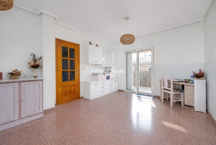Revente - APPARTEMENT -
TORREVIEJA - Costa Blanca
