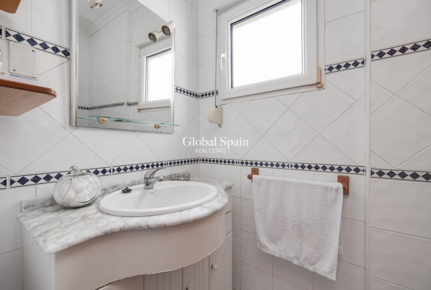 Revente - APPARTEMENT -
TORREVIEJA - Costa Blanca