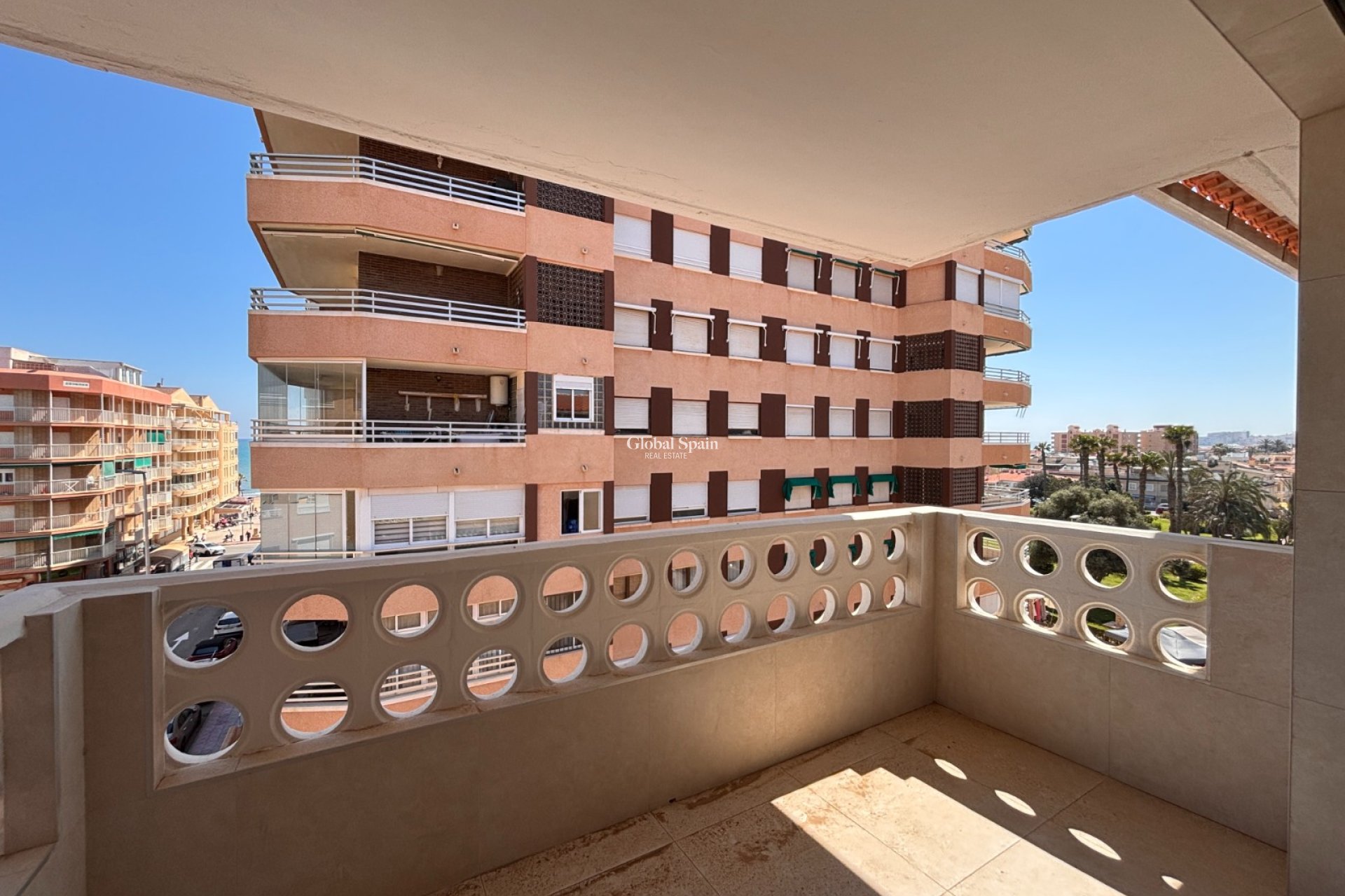 Revente - APPARTEMENT -
TORREVIEJA - Costa Blanca