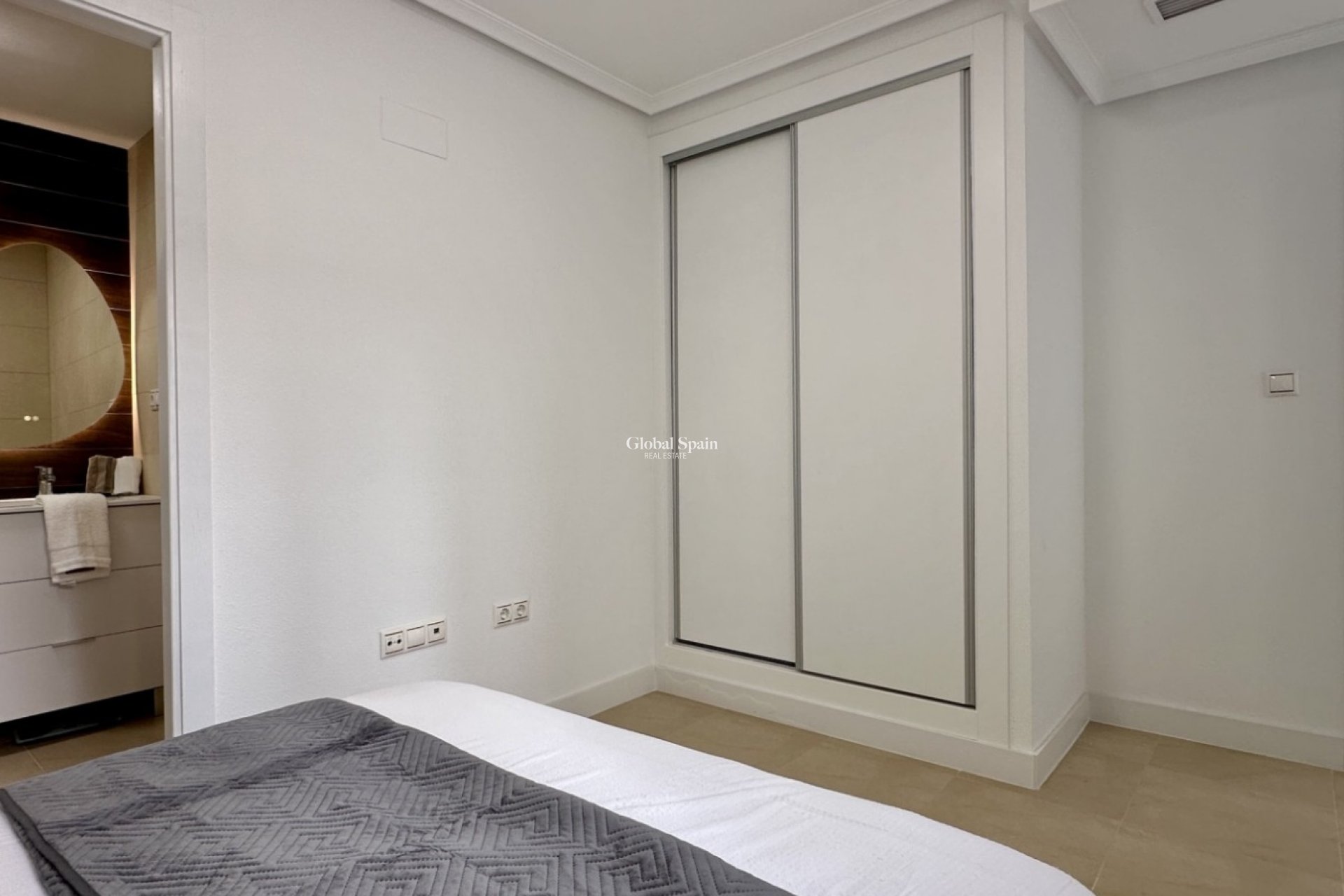Revente - APPARTEMENT -
TORREVIEJA - Costa Blanca