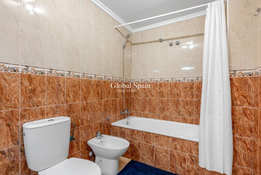 Revente - APPARTEMENT -
TORREVIEJA - Costa Blanca