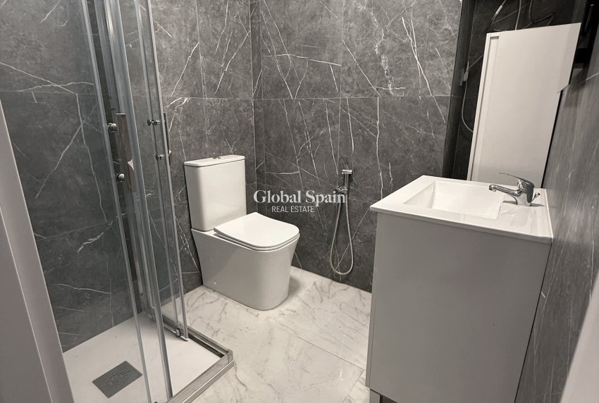 Revente - APPARTEMENT -
TORREVIEJA - Costa Blanca