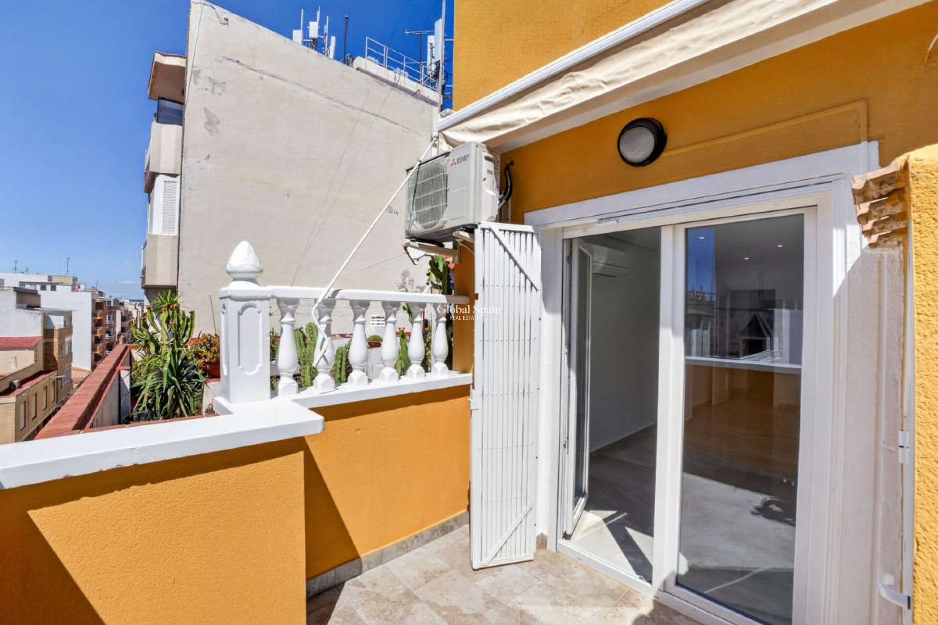 Revente - APPARTEMENT -
TORREVIEJA - Costa Blanca