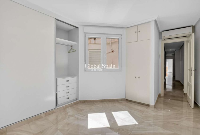 Revente - APPARTEMENT -
TORREVIEJA - Costa Blanca