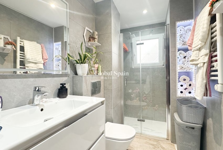 Revente - APPARTEMENT -
TORREVIEJA - Costa Blanca