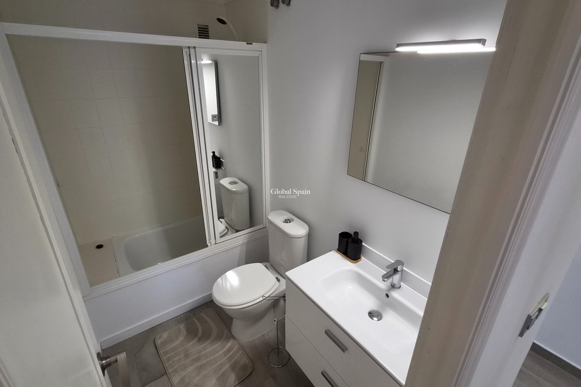 Revente - APPARTEMENT -
TORREVIEJA - Costa Blanca