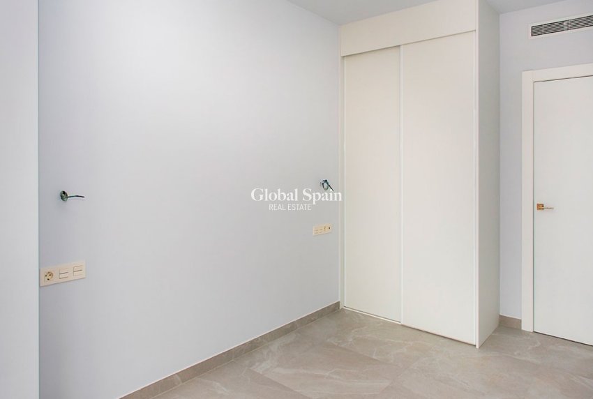 Revente - APPARTEMENT -
TORREVIEJA - Costa Blanca